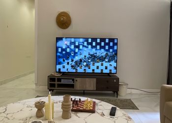 شقة بغرفة معيشة وغرفتين نوم 