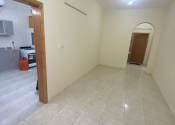 شقة بغرف نوم وغرفة معيشة 