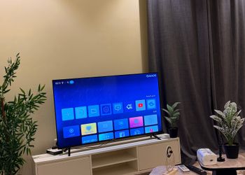 استديو بأثاث مريح وبسيط 
