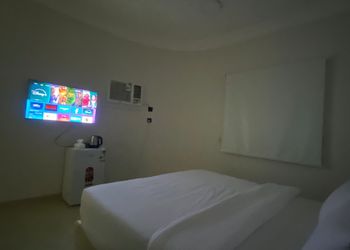 استديو بسرير ماستر وجلسة جانبية