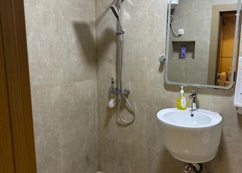 شقة بغرفة معيشة وغرفة نوم 