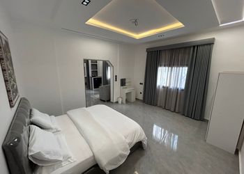استديو بأثاث مريح وبسيط 