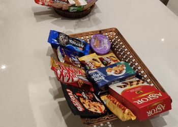 شقة بثلاث غرف نوم وصالة 