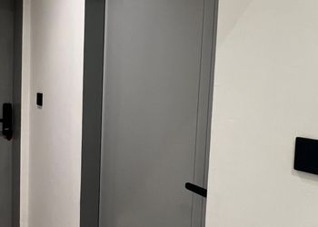 استديو بتصميم هادئ ودخول ذاتي 