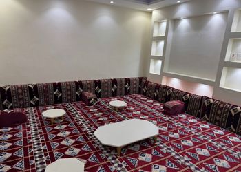 شاليه بمجالس وجلسة خارجية
