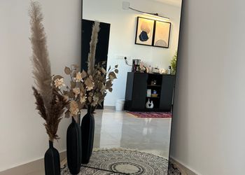 شقة بصالة أنيقة ودخول ذاتي 