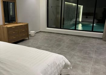 شالية بمجلس مطل على الفناء الخارجي 