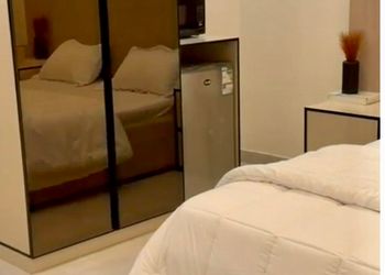 استديو بسرير ماستر وأثاث مريح 