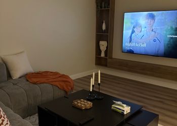 شقة بغرفتين نوم وصالة أنيقة 