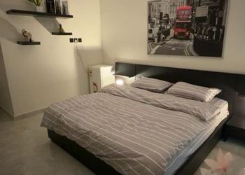 استديو هادئ بسرير ماستر 