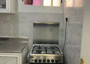 شقة بغرفة معيشة وغرفتين نوم 