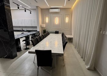 شاليه بمسطح اخضر ومسبح 