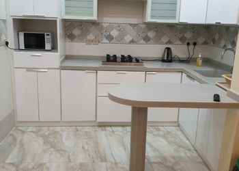 شاليه بمسطح اخضر و مسبح
