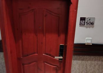 استديو بأثاث مريح وبسيط 