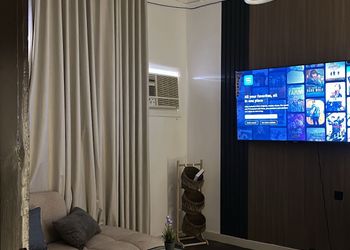 شقة بغرفة معيشة وغرفة نوم 