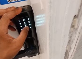 استديو بسرير ماستر وجلسة جانبية 
