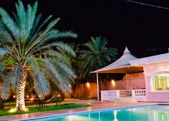 مزرعه بمجلسين وملعب كرة قدم و مطبخ