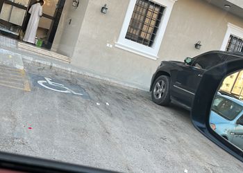 شقة بغرفة معيشة وغرفة نوم 