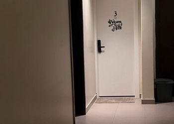 شقة بغرفة معيشة وغرفة نوم 