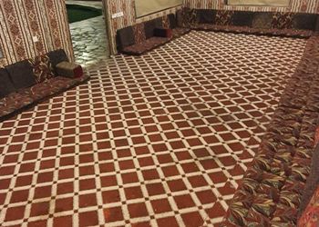 استراحة بجلسة خارجية ومسطح اخضر
