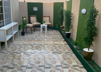 شقة بغرفة نوم وسطح خارجي