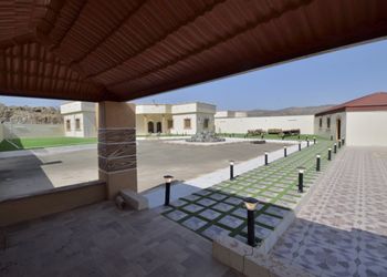 استراحة بملعب كرة طائرة وجلسة 