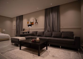استديو بسرير ماستر وجلسة 