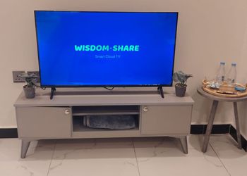 استديو بأثاث مريح وبسيط 