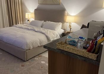 استديو بسرير ماستر وجلسة جانبية
