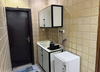 شقة بغرفة معيشة وغرفة نوم 