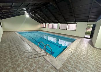 استراحة بخيمه ومسطح اخضر 