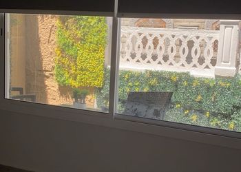 شقة بغرفة معيشة وغرفة نوم 