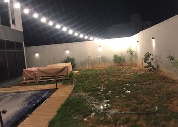 استراحة بمجلس وفناء خارجي 