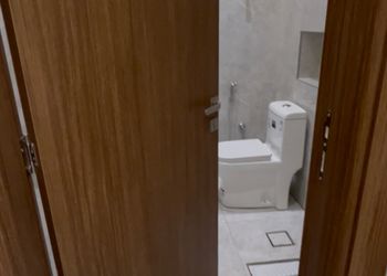 شقة بصالة مريحة وغرفتين نوم 