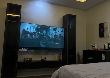 استديو عصري مريح وجذاب بجلسة