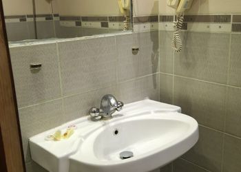 شقة بغرفة معيشة وغرفتين نوم 