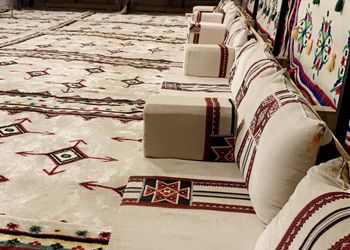 مخيم بجلسة خارجية وأجواء ممتعة