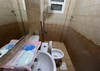 شقة بصالة انيقة وغرفتين نوم