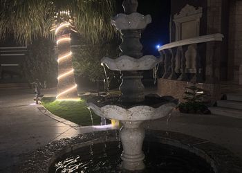 شاليه بمسطح اخضر وجلسة 