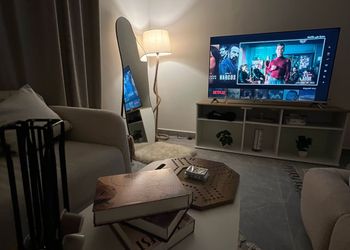 استديو بسرير ماستر وجلسة جانبية