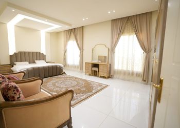 شاليه بألعاب مائية ومسبح