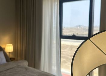 استديو بأثاث مريح وبسيط 