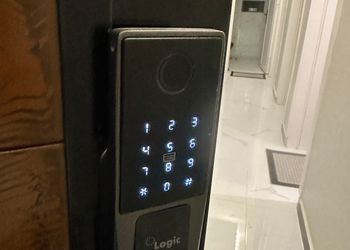 شقة بصالة أنيقة ودخول ذاتي 