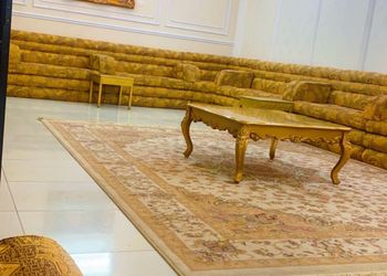 شاليه بمسطح اخضر والعاب اطفال 