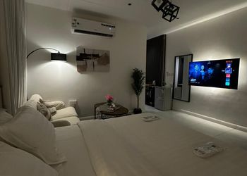 استديو بأثاث مريح وبسيط 