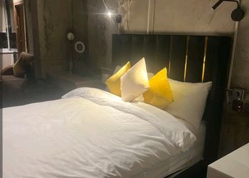 استديو بأثاث مريح ودخول ذاتي