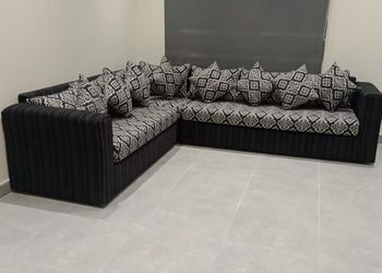 شقة بصالة جلوس وغرفتين نوم 