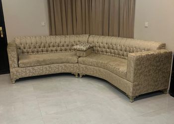 استراحة بمسبح خارجي ومجلس 