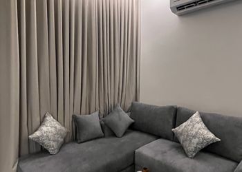 استديو بسرير ماستر وجلسة جانبية