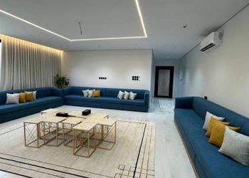 شاليه بمسطح اخضر ومسبح 
